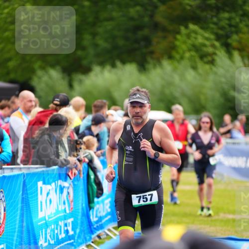 30.08.2026 - Elbe Triathlon Hamburg LAZAROV Photography http://msf.ph/oto/10059854 30.08.2026 11:37:51 Ziel 696, 726, 757, 1374 meine-sportfotos.de