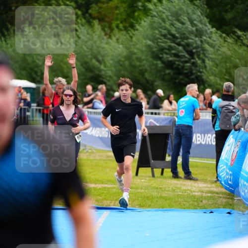 30.08.2026 - Elbe Triathlon Hamburg LAZAROV Photography http://msf.ph/oto/10059856 30.08.2026 11:37:52 Ziel 696, 726, 757, 759, 1374 meine-sportfotos.de