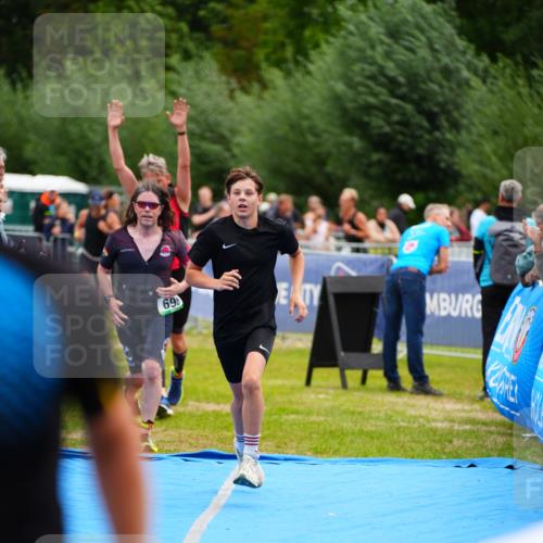 30.08.2026 - Elbe Triathlon Hamburg LAZAROV Photography http://msf.ph/oto/10059861 30.08.2026 11:37:52 Ziel 696, 726, 757, 759, 1374 meine-sportfotos.de