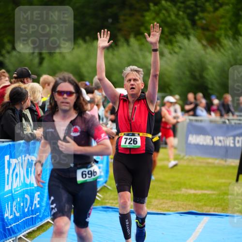 30.08.2026 - Elbe Triathlon Hamburg LAZAROV Photography http://msf.ph/oto/10059876 30.08.2026 11:37:56 Ziel 696, 726, 759, 1298, 1374 meine-sportfotos.de