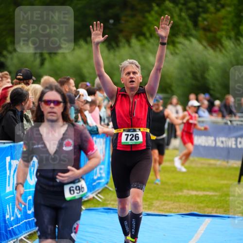 30.08.2026 - Elbe Triathlon Hamburg LAZAROV Photography http://msf.ph/oto/10059879 30.08.2026 11:37:56 Ziel 696, 726, 759, 1298, 1374 meine-sportfotos.de