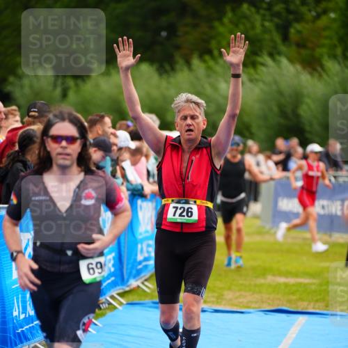 30.08.2026 - Elbe Triathlon Hamburg LAZAROV Photography http://msf.ph/oto/10059882 30.08.2026 11:37:56 Ziel 696, 726, 759, 1298, 1374 meine-sportfotos.de