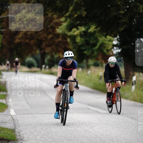30.08.2026 - Elbe Triathlon Hamburg Michael Burmester http://msf.ph/oto/10059891 30.08.2026 11:37:00 Radfahren 804, 1377, 1534 meine-sportfotos.de