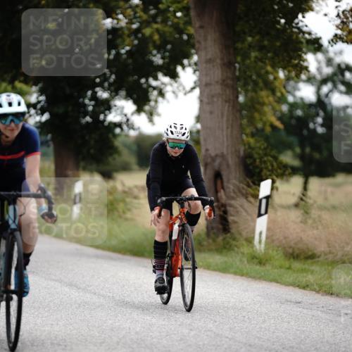 30.08.2026 - Elbe Triathlon Hamburg Michael Burmester http://msf.ph/oto/10059892 30.08.2026 11:37:00 Radfahren 804, 1377, 1534 meine-sportfotos.de