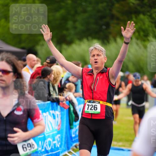 30.08.2026 - Elbe Triathlon Hamburg LAZAROV Photography http://msf.ph/oto/10059896 30.08.2026 11:37:57 Ziel 696, 726, 759, 1298, 1374 meine-sportfotos.de