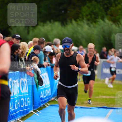30.08.2026 - Elbe Triathlon Hamburg LAZAROV Photography http://msf.ph/oto/10059898 30.08.2026 11:38:00 Ziel 726, 759, 1298 meine-sportfotos.de