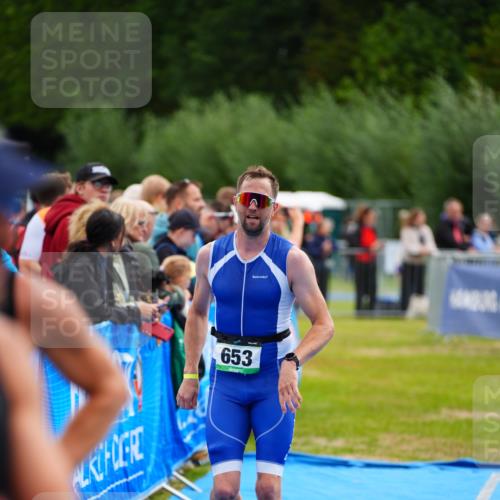 30.08.2026 - Elbe Triathlon Hamburg LAZAROV Photography http://msf.ph/oto/10059948 30.08.2026 11:38:09 Ziel  meine-sportfotos.de