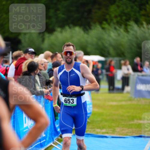 30.08.2026 - Elbe Triathlon Hamburg LAZAROV Photography http://msf.ph/oto/10059950 30.08.2026 11:38:09 Ziel  meine-sportfotos.de