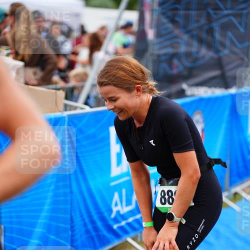 30.08.2026 - Elbe Triathlon Hamburg LAZAROV Photography http://msf.ph/oto/10059963 30.08.2026 11:38:24 Ziel 889, 1335, 1422 meine-sportfotos.de