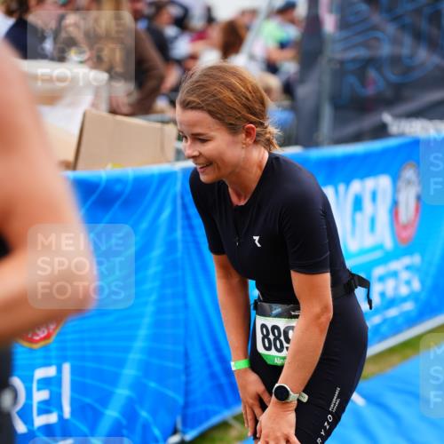 30.08.2026 - Elbe Triathlon Hamburg LAZAROV Photography http://msf.ph/oto/10059966 30.08.2026 11:38:24 Ziel 889, 1335, 1422 meine-sportfotos.de