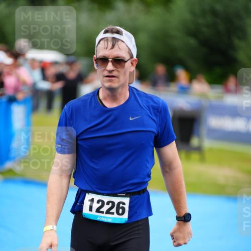 30.08.2026 - Elbe Triathlon Hamburg LAZAROV Photography http://msf.ph/oto/10060033 30.08.2026 11:38:45 Ziel 1162, 1226, 1253 meine-sportfotos.de