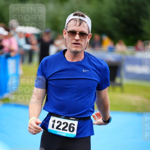 30.08.2026 - Elbe Triathlon Hamburg LAZAROV Photography http://msf.ph/oto/10060035 30.08.2026 11:38:45 Ziel 1162, 1226, 1253 meine-sportfotos.de