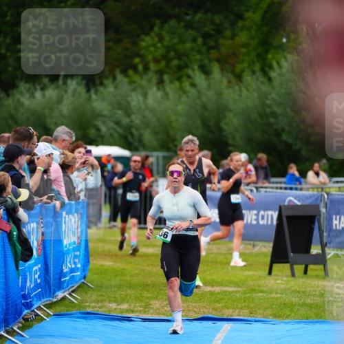 30.08.2026 - Elbe Triathlon Hamburg LAZAROV Photography http://msf.ph/oto/10060077 30.08.2026 11:38:59 Ziel 936, 1158, 1346 meine-sportfotos.de
