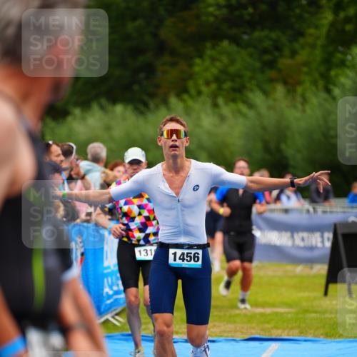 30.08.2026 - Elbe Triathlon Hamburg LAZAROV Photography http://msf.ph/oto/10060130 30.08.2026 11:39:08 Ziel 877, 1158, 1169, 1319, 1456 meine-sportfotos.de