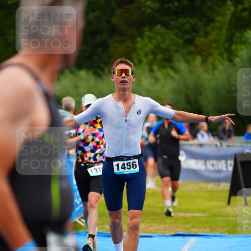 30.08.2026 - Elbe Triathlon Hamburg LAZAROV Photography http://msf.ph/oto/10060132 30.08.2026 11:39:08 Ziel 877, 1158, 1169, 1319, 1456 meine-sportfotos.de