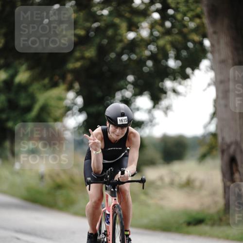 30.08.2026 - Elbe Triathlon Hamburg Michael Burmester http://msf.ph/oto/10060151 30.08.2026 11:39:43 Radfahren 1615 meine-sportfotos.de