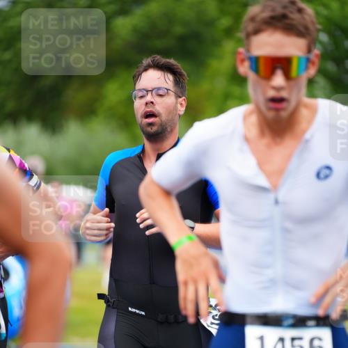 30.08.2026 - Elbe Triathlon Hamburg LAZAROV Photography http://msf.ph/oto/10060152 30.08.2026 11:39:13 Ziel 709, 877, 1064, 1123, 1125, 1169, 1214, 1256, 1319 meine-sportfotos.de