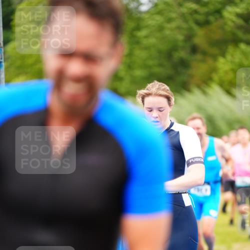 30.08.2026 - Elbe Triathlon Hamburg LAZAROV Photography http://msf.ph/oto/10060170 30.08.2026 11:39:16 Ziel 709, 877, 1064, 1123, 1125, 1205, 1214, 1256 meine-sportfotos.de
