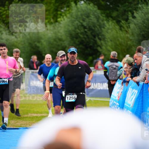 30.08.2026 - Elbe Triathlon Hamburg LAZAROV Photography http://msf.ph/oto/10060172 30.08.2026 11:39:17 Ziel 709, 877, 1064, 1123, 1125, 1205, 1214, 1256 meine-sportfotos.de