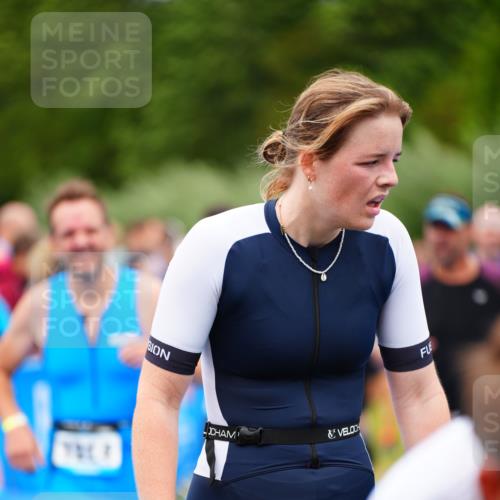 30.08.2026 - Elbe Triathlon Hamburg LAZAROV Photography http://msf.ph/oto/10060185 30.08.2026 11:39:19 Ziel 709, 877, 1064, 1123, 1125, 1205, 1214, 1256 meine-sportfotos.de