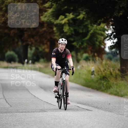 30.08.2026 - Elbe Triathlon Hamburg Michael Burmester http://msf.ph/oto/10060201 30.08.2026 11:40:16 Radfahren 1537 meine-sportfotos.de