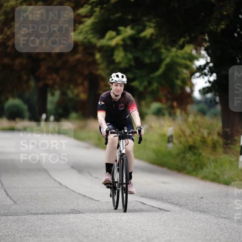 30.08.2026 - Elbe Triathlon Hamburg Michael Burmester http://msf.ph/oto/10060203 30.08.2026 11:40:16 Radfahren 1537 meine-sportfotos.de