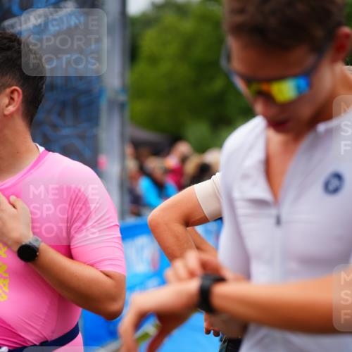 30.08.2026 - Elbe Triathlon Hamburg LAZAROV Photography http://msf.ph/oto/10060225 30.08.2026 11:39:27 Ziel 926, 992, 1205 meine-sportfotos.de