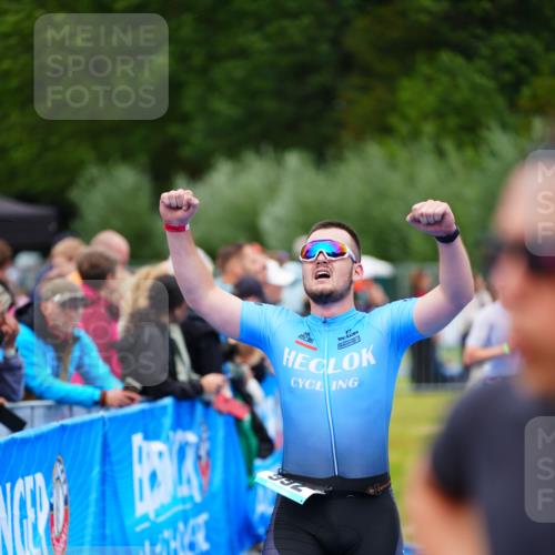 30.08.2026 - Elbe Triathlon Hamburg LAZAROV Photography http://msf.ph/oto/10060228 30.08.2026 11:39:30 Ziel 926, 992 meine-sportfotos.de