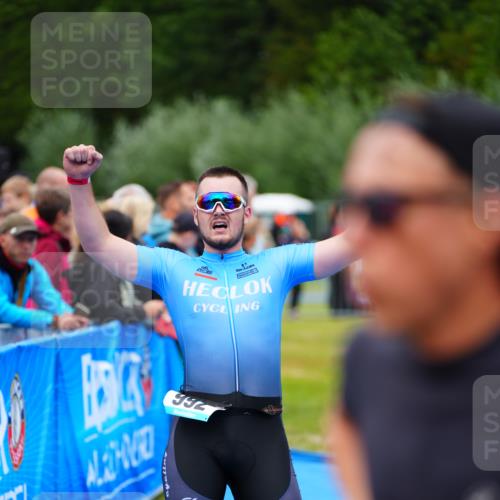 30.08.2026 - Elbe Triathlon Hamburg LAZAROV Photography http://msf.ph/oto/10060230 30.08.2026 11:39:30 Ziel 926, 992 meine-sportfotos.de