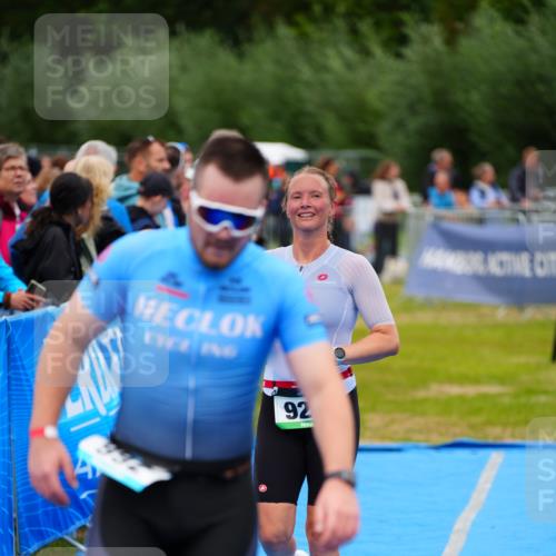 30.08.2026 - Elbe Triathlon Hamburg LAZAROV Photography http://msf.ph/oto/10060242 30.08.2026 11:39:32 Ziel 926, 979, 992 meine-sportfotos.de