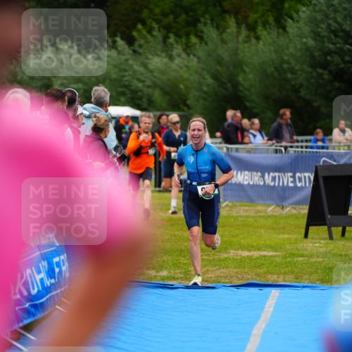 30.08.2026 - Elbe Triathlon Hamburg LAZAROV Photography http://msf.ph/oto/10060251 30.08.2026 11:39:38 Ziel 812, 979, 1146 meine-sportfotos.de