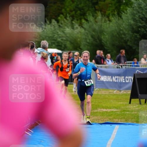 30.08.2026 - Elbe Triathlon Hamburg LAZAROV Photography http://msf.ph/oto/10060254 30.08.2026 11:39:38 Ziel 812, 979, 1146 meine-sportfotos.de