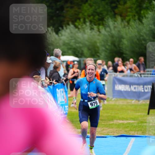 30.08.2026 - Elbe Triathlon Hamburg LAZAROV Photography http://msf.ph/oto/10060256 30.08.2026 11:39:39 Ziel 812, 979, 1146 meine-sportfotos.de