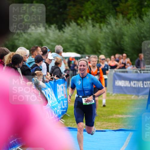 30.08.2026 - Elbe Triathlon Hamburg LAZAROV Photography http://msf.ph/oto/10060258 30.08.2026 11:39:39 Ziel 812, 979, 1146 meine-sportfotos.de