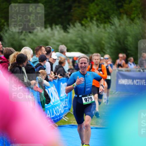 30.08.2026 - Elbe Triathlon Hamburg LAZAROV Photography http://msf.ph/oto/10060261 30.08.2026 11:39:39 Ziel 812, 979, 1146 meine-sportfotos.de