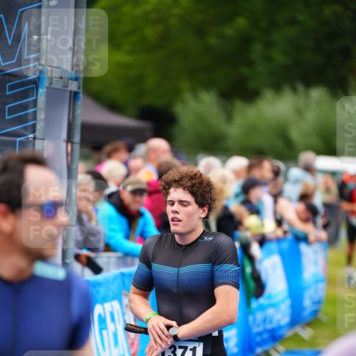 30.08.2026 - Elbe Triathlon Hamburg LAZAROV Photography http://msf.ph/oto/10060338 30.08.2026 11:39:57 Ziel 697, 742, 1268, 1371 meine-sportfotos.de