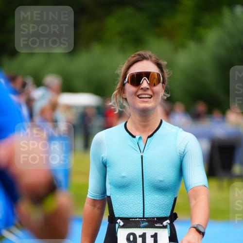 30.08.2026 - Elbe Triathlon Hamburg LAZAROV Photography http://msf.ph/oto/10060447 30.08.2026 11:40:51 Ziel 694, 911, 933, 1375 meine-sportfotos.de