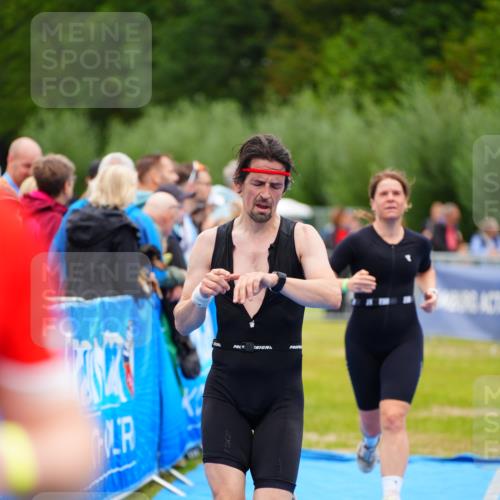 30.08.2026 - Elbe Triathlon Hamburg LAZAROV Photography http://msf.ph/oto/10060462 30.08.2026 11:40:54 Ziel 694, 933 meine-sportfotos.de