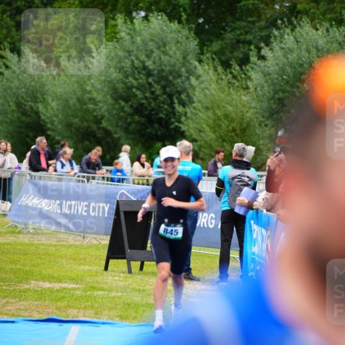 30.08.2026 - Elbe Triathlon Hamburg LAZAROV Photography http://msf.ph/oto/10060487 30.08.2026 11:41:03 Ziel 845, 920, 1302 meine-sportfotos.de