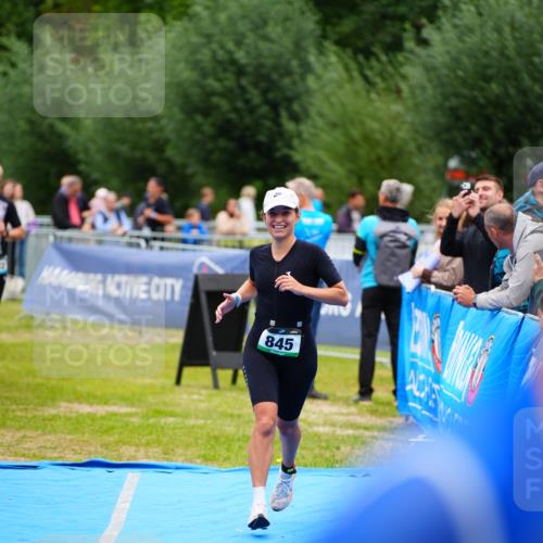 30.08.2026 - Elbe Triathlon Hamburg LAZAROV Photography http://msf.ph/oto/10060490 30.08.2026 11:41:04 Ziel 845, 920, 1302 meine-sportfotos.de