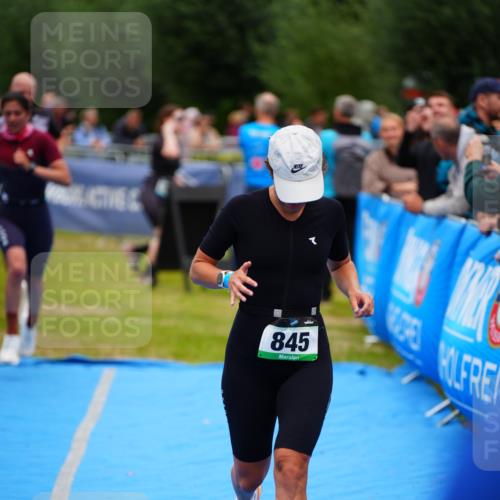 30.08.2026 - Elbe Triathlon Hamburg LAZAROV Photography http://msf.ph/oto/10060498 30.08.2026 11:41:06 Ziel 845, 920, 1302 meine-sportfotos.de