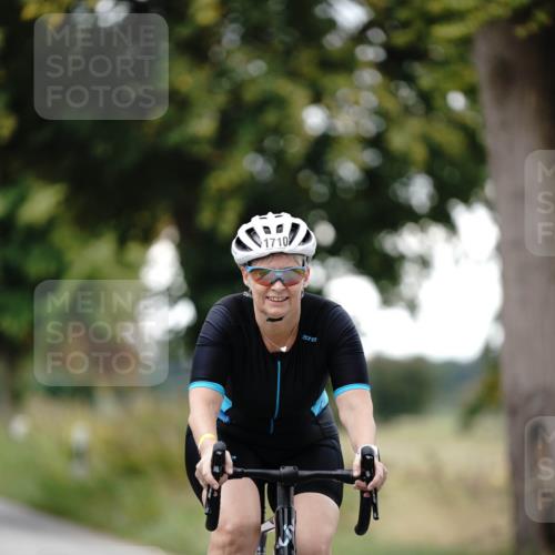 30.08.2026 - Elbe Triathlon Hamburg Michael Burmester http://msf.ph/oto/10060536 30.08.2026 11:47:03 Radfahren 1710 meine-sportfotos.de