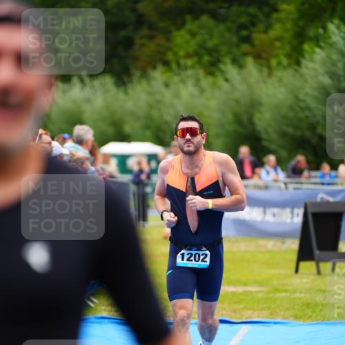 30.08.2026 - Elbe Triathlon Hamburg LAZAROV Photography http://msf.ph/oto/10060608 30.08.2026 11:41:26 Ziel 806, 1202, 1278 meine-sportfotos.de