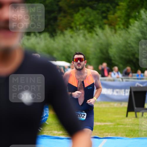30.08.2026 - Elbe Triathlon Hamburg LAZAROV Photography http://msf.ph/oto/10060612 30.08.2026 11:41:26 Ziel 806, 1202, 1278 meine-sportfotos.de