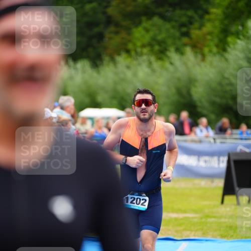 30.08.2026 - Elbe Triathlon Hamburg LAZAROV Photography http://msf.ph/oto/10060613 30.08.2026 11:41:26 Ziel 806, 1202, 1278 meine-sportfotos.de