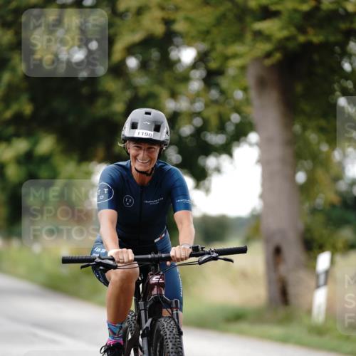 30.08.2026 - Elbe Triathlon Hamburg Michael Burmester http://msf.ph/oto/10060626 30.08.2026 11:49:55 Radfahren 1190 meine-sportfotos.de