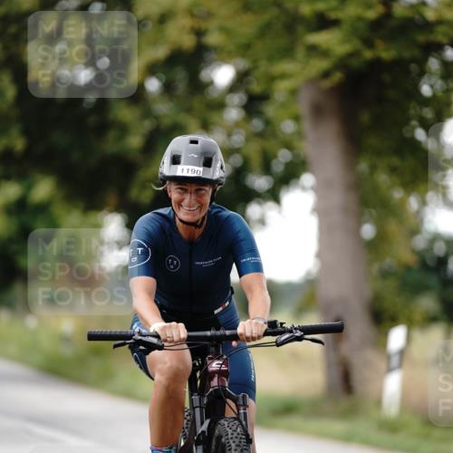 30.08.2026 - Elbe Triathlon Hamburg Michael Burmester http://msf.ph/oto/10060628 30.08.2026 11:49:55 Radfahren 1190 meine-sportfotos.de