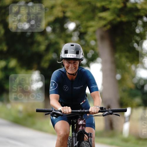 30.08.2026 - Elbe Triathlon Hamburg Michael Burmester http://msf.ph/oto/10060630 30.08.2026 11:49:55 Radfahren 1190 meine-sportfotos.de