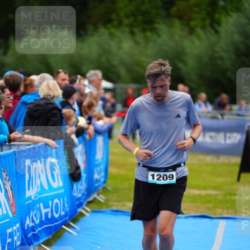 30.08.2026 - Elbe Triathlon Hamburg LAZAROV Photography http://msf.ph/oto/10060633 30.08.2026 11:41:35 Ziel 1209 meine-sportfotos.de