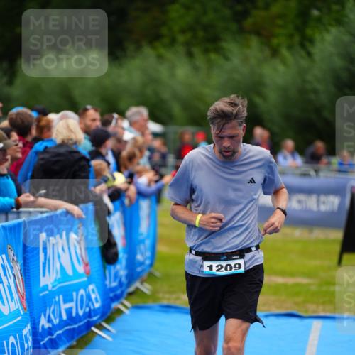 30.08.2026 - Elbe Triathlon Hamburg LAZAROV Photography http://msf.ph/oto/10060636 30.08.2026 11:41:35 Ziel 1209 meine-sportfotos.de